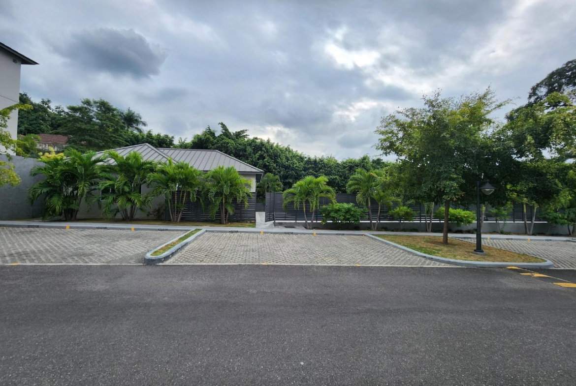 Thirteenth image of 13e-16 Garden Close in Kingston 8, St. Andrew, Jamaica - property is For Sale