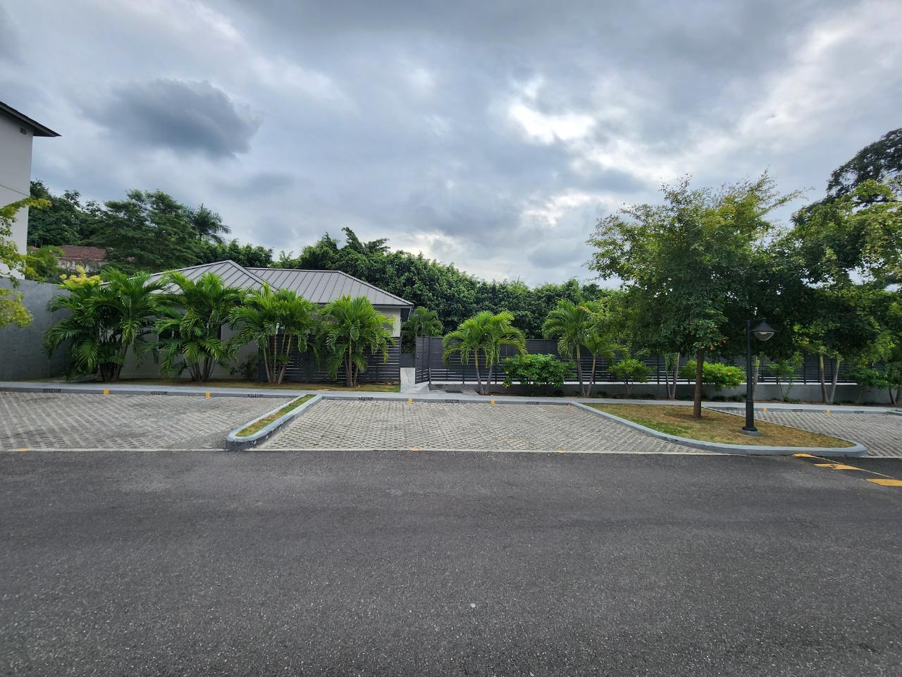 Thirteenth image of 13e-16 Garden Close in Kingston 8, St. Andrew, Jamaica - property is For Sale