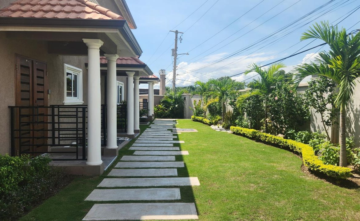 Tenth image of 4-2 Merrivale Close, Kingston in Kingston 8, St. Andrew, Jamaica - property is For Sale