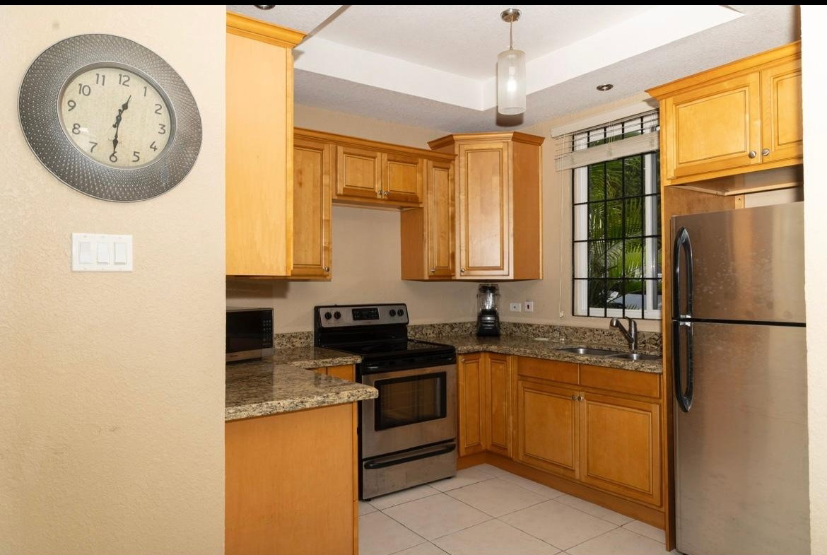 Fourth image of 16-10 Grosvenor in Kingston 1, Kingston, Jamaica - property is For Rent