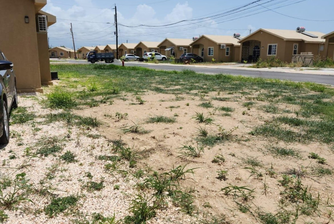 Fourteenth image of 904 50 Violet Crescent in Phoenix Park, St. Catherine, Jamaica - property is For Rent