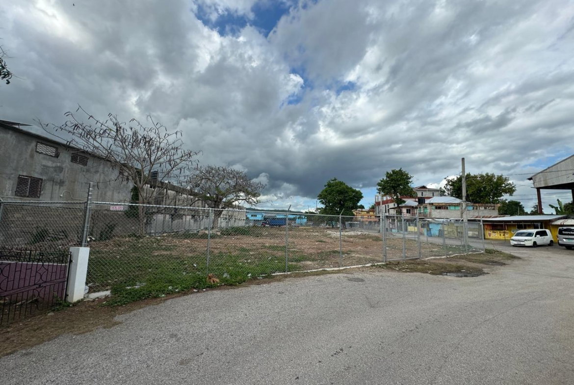 Second image of 39 1/2 Manchester Avenue in May Pen, Clarendon, Jamaica - property is For Rent
