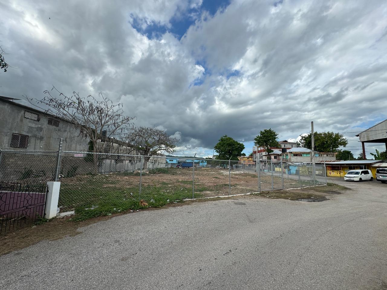 Second image of 39 1/2 Manchester Avenue in May Pen, Clarendon, Jamaica - property is For Rent