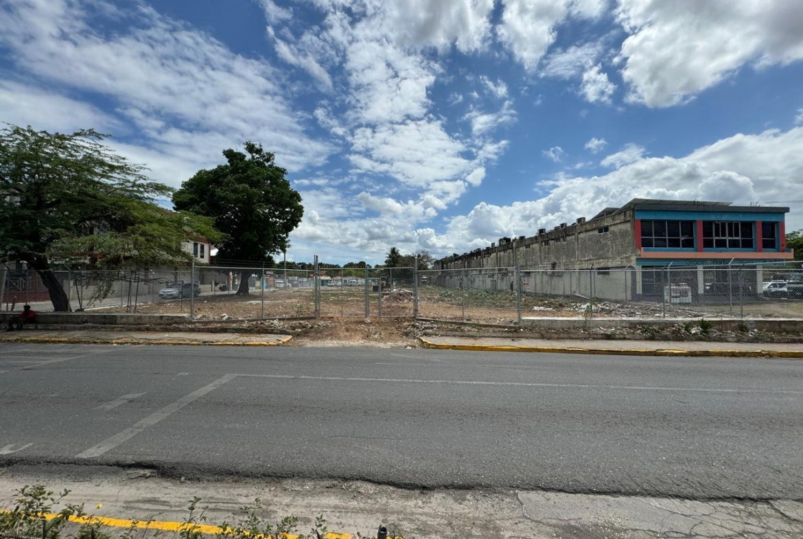 First image of 39 1/2 Manchester Avenue in May Pen, Clarendon, Jamaica - property is For Rent