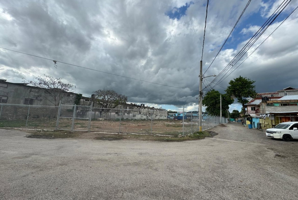 Third image of 39 1/2 Manchester Avenue in May Pen, Clarendon, Jamaica - property is For Rent