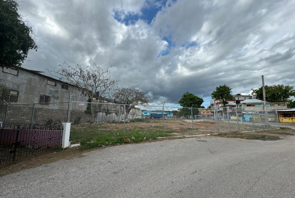 Fourth image of 39 1/2 Manchester Avenue in May Pen, Clarendon, Jamaica - property is For Rent