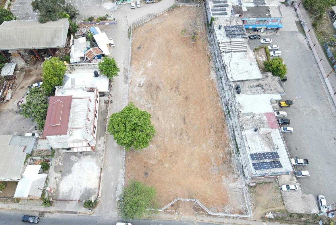 Seventh image of 39 1/2 Manchester Avenue in May Pen, Clarendon, Jamaica - property is For Rent