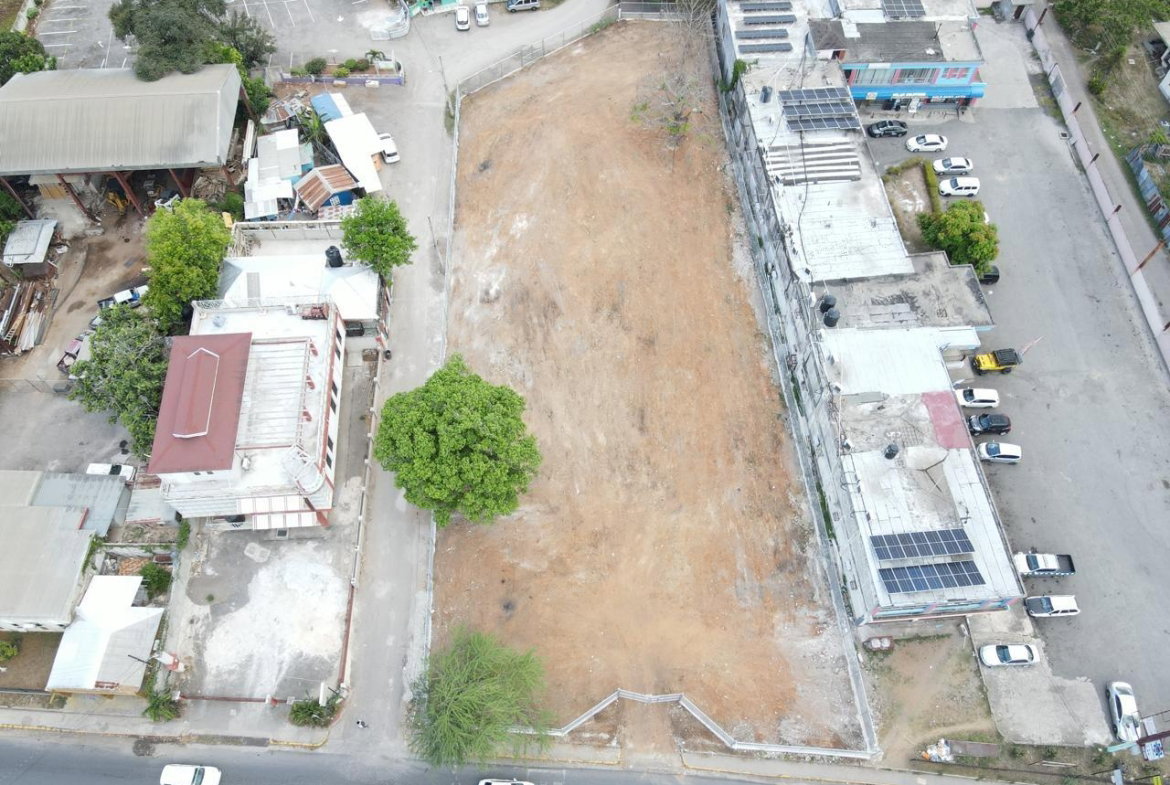 Eighth image of 39 1/2 Manchester Avenue in May Pen, Clarendon, Jamaica - property is For Rent