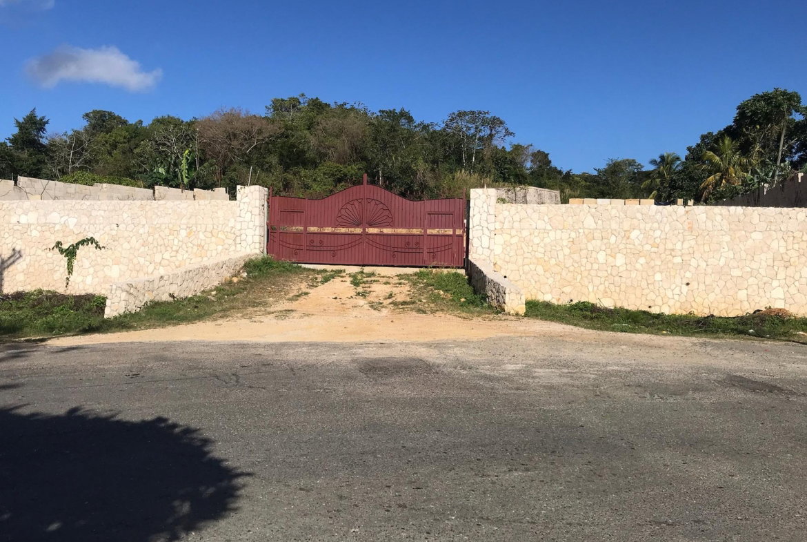 First image of Mile Gully Commercial Land in MILE GULLY, Manchester, Jamaica - property is For Sale