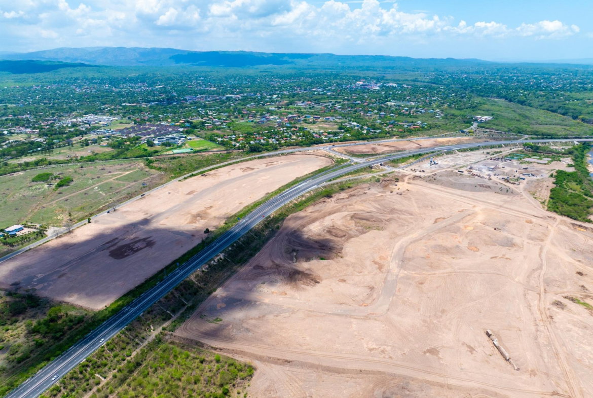 Second image of Bustamante Highway in Denbigh, Clarendon, Jamaica - property is For Sale