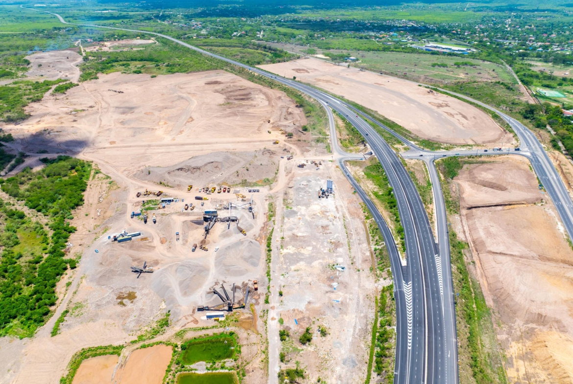 Fourth image of Bustamante Highway in Denbigh, Clarendon, Jamaica - property is For Sale