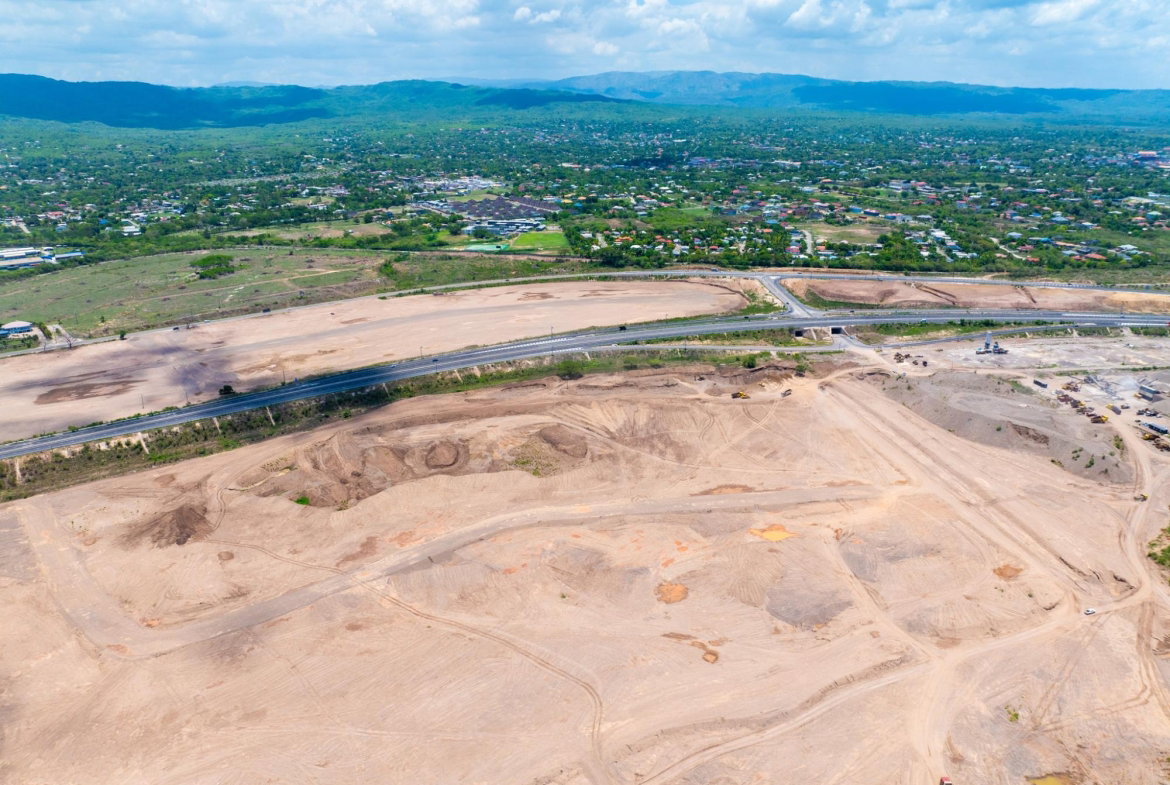 Fifth image of Bustamante Highway in Denbigh, Clarendon, Jamaica - property is For Sale