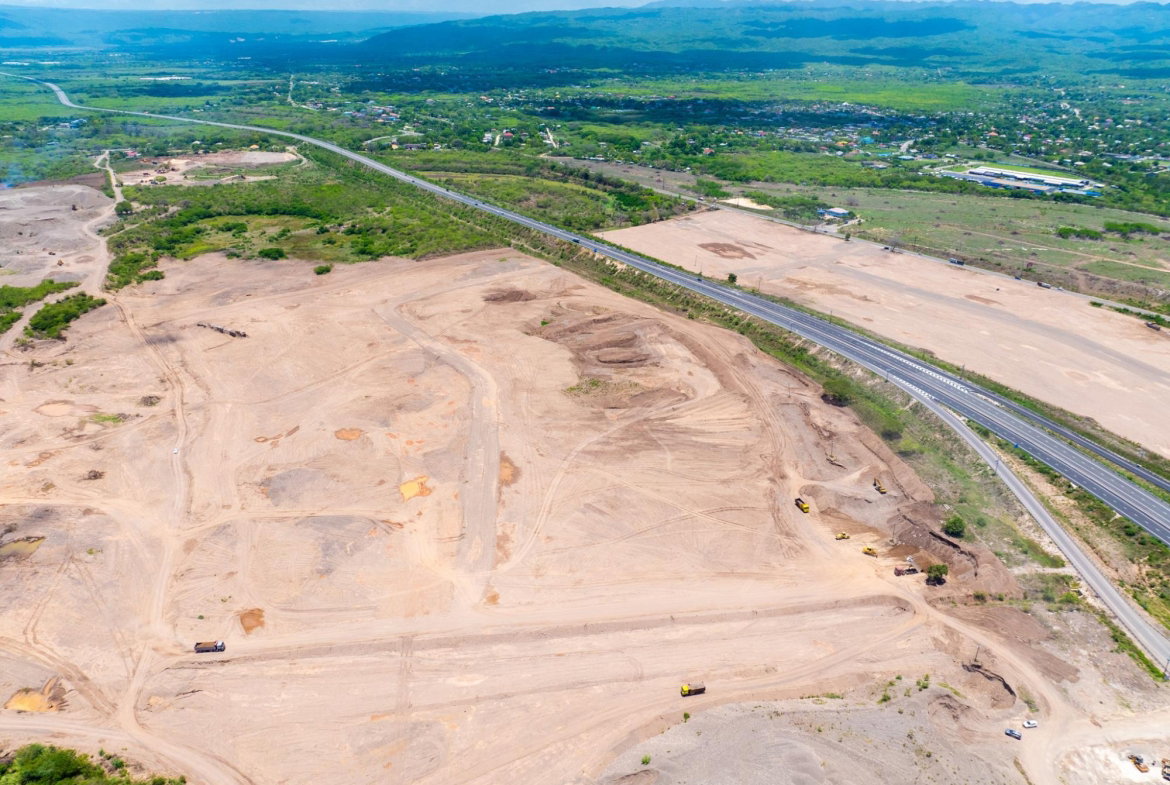Seventh image of Bustamante Highway in Denbigh, Clarendon, Jamaica - property is For Sale