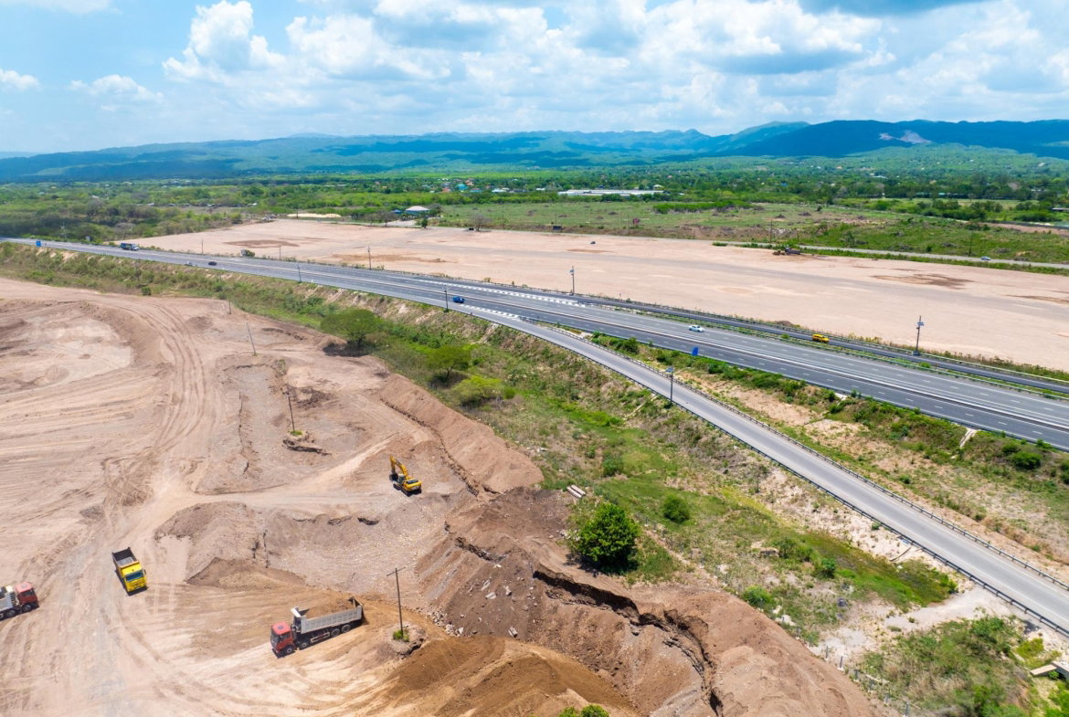 Ninth image of Bustamante Highway in Denbigh, Clarendon, Jamaica - property is For Sale