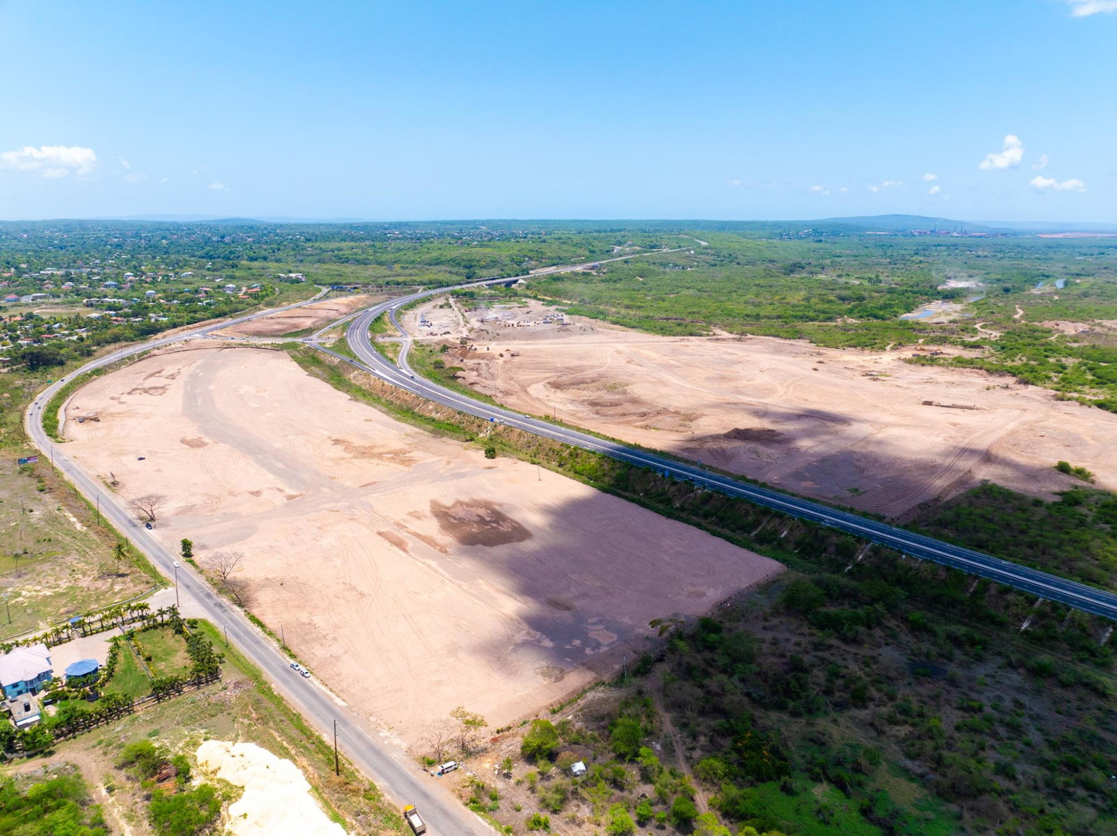 Prime-Commercial-Land-for-Sale-on-Bustamante-Highway-Clarendon First image of Bustamante Highway in Denbigh, Clarendon, Jamaica - property is For Sale