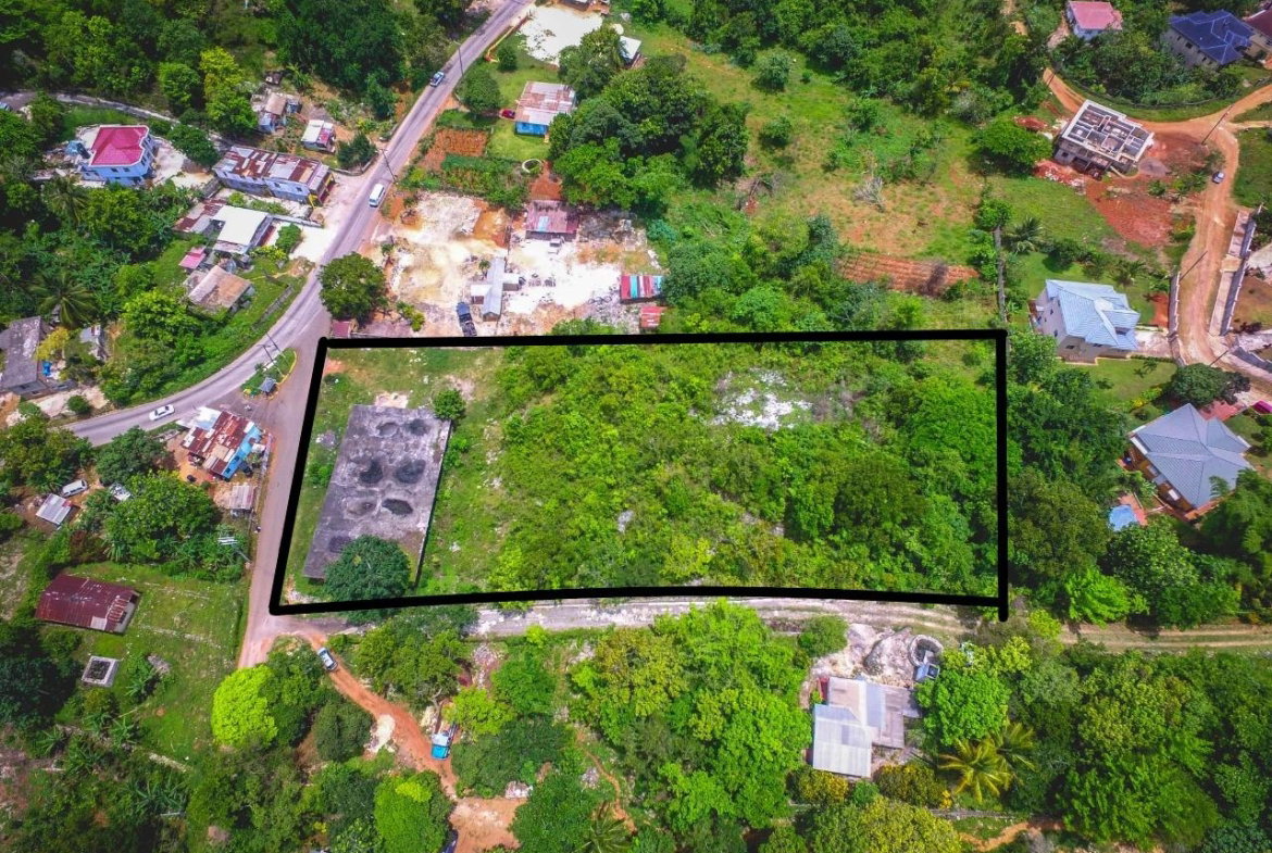 Second image of Grey Ground Main Road in Mandeville, Manchester, Jamaica - property is For Sale