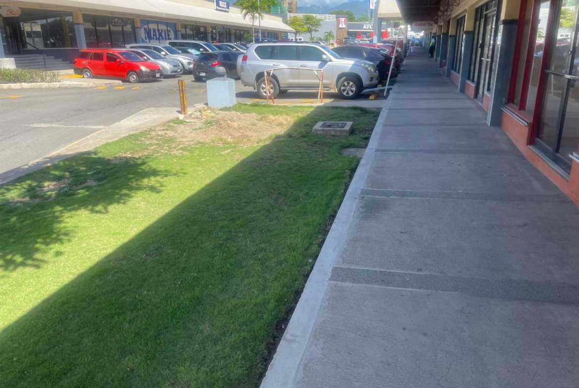 Fourth image of 18-17 Constant Spring rd in HALF WAY TREE, St. Andrew, Jamaica - property is For Rent