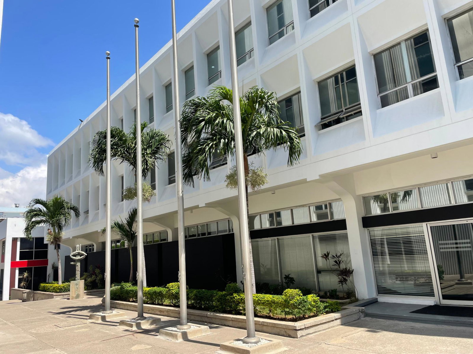 Fifth image of 52 Knutsford Boulevard in KINGSTON, Kingston, Jamaica - property is For Rent