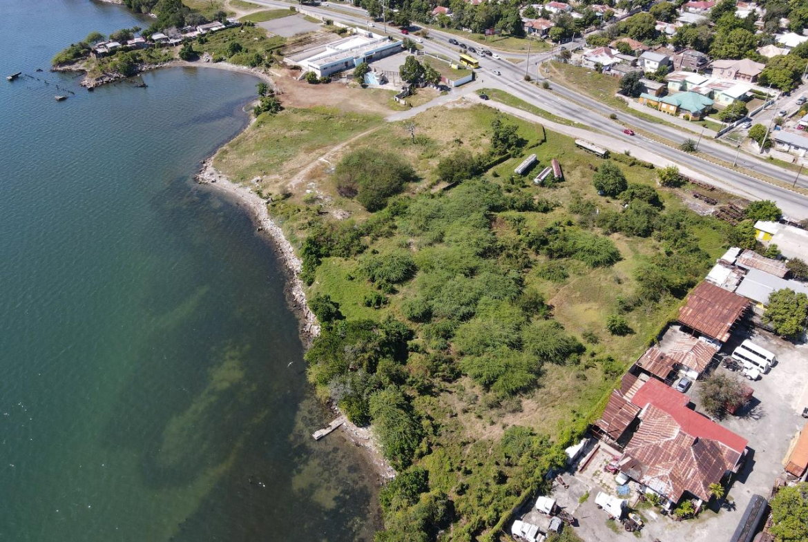 Sixteenth image of Bournemouth Gardens in Kingston 2, Kingston, Jamaica - property is For Sale