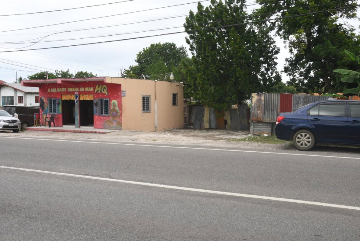 Second image of Grosmond in Santa Cruz, St. Elizabeth, Jamaica - property is For Sale