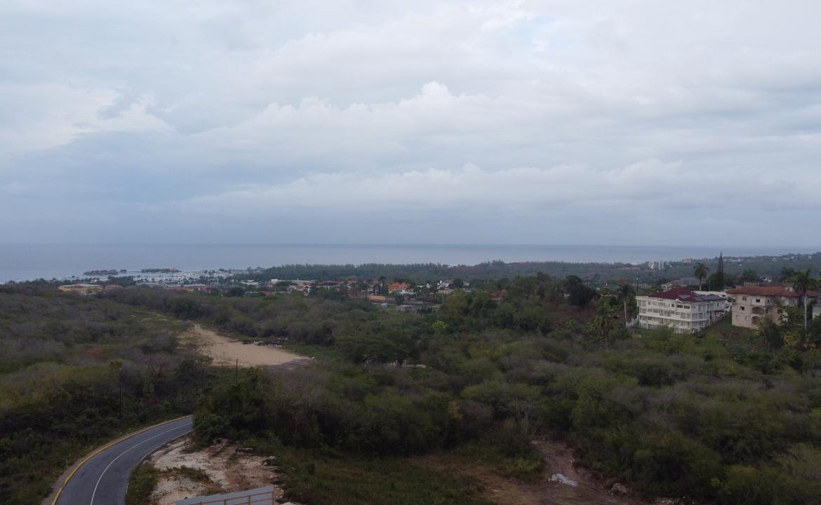 Seventeenth image of Ironshore Drive in Montego Bay, St. James, Jamaica - property is For Sale