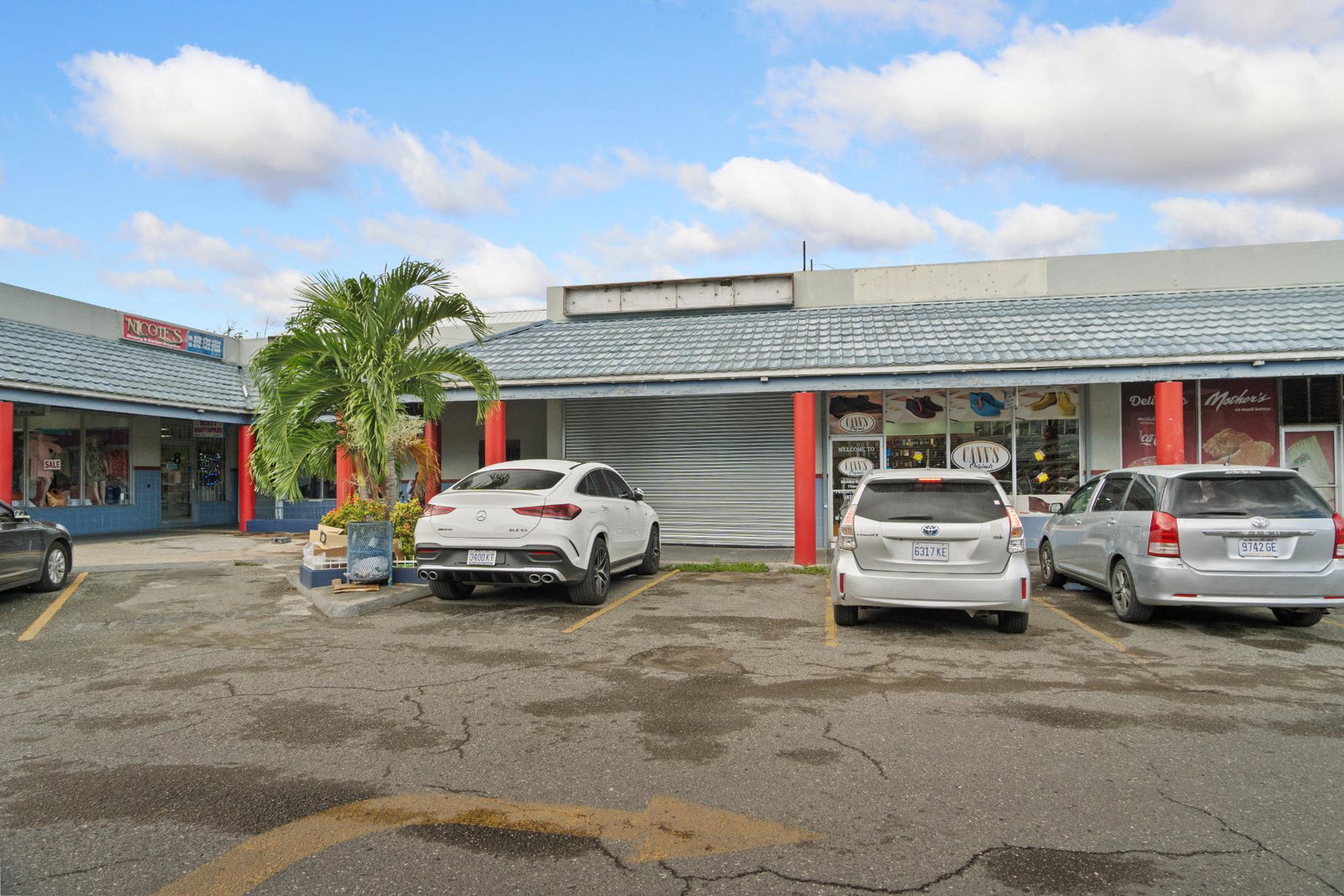 Prime-Retail-Space-for-Rent-in-Half-Way-Tree-Jamaica-1000-sq.ft_.-at-York-Plaza Second image of 1-3 Hagley Park Road in Kingston 10, St. Andrew, Jamaica - property is For Rent