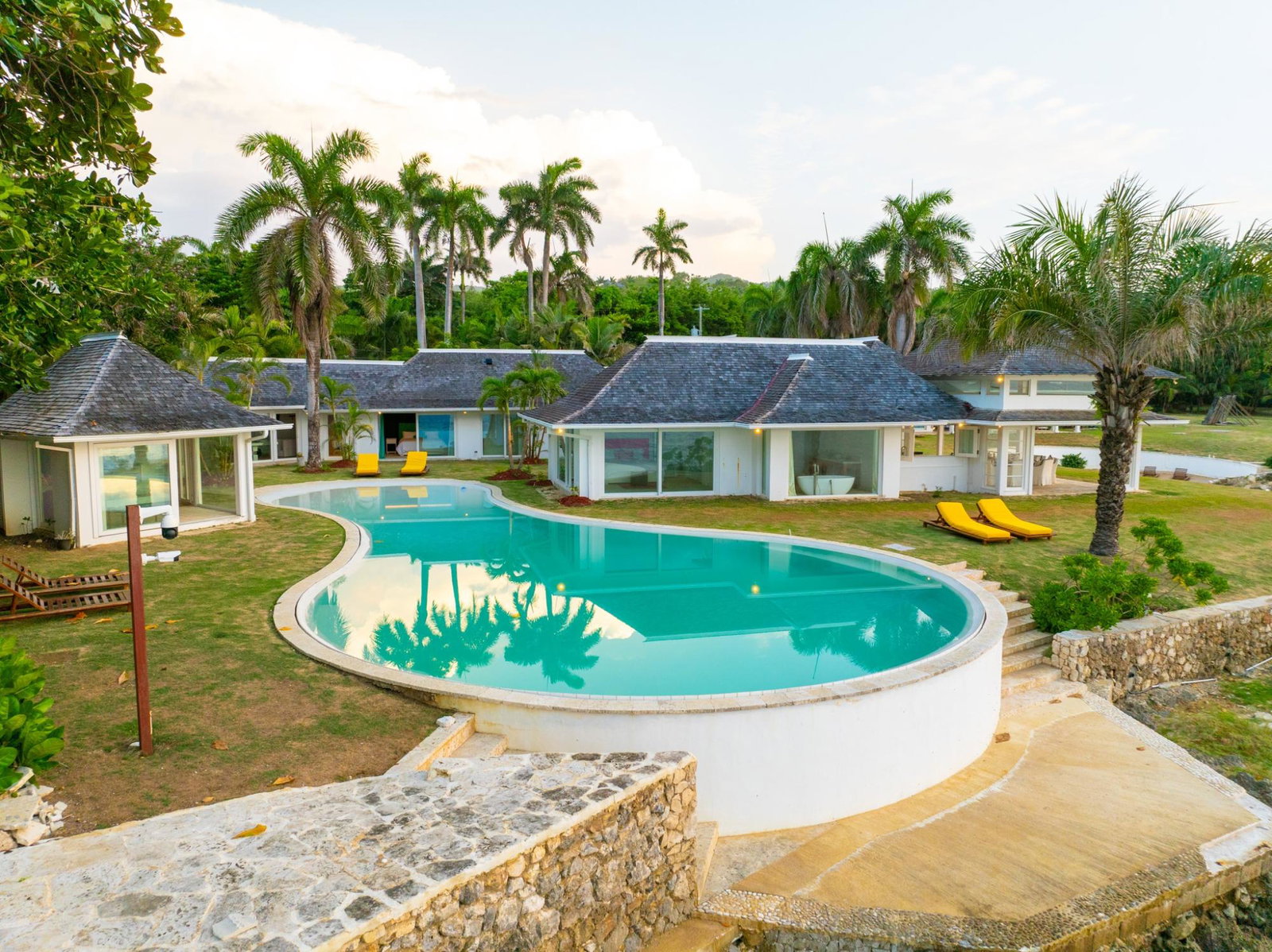 Seaclusion-Villa-for-Sale-at-Tryall-Club-Hanover-Luxury-Waterfront-Living Fifth image of Seaclusion- Country Club Drive in Tryall Estate, Hanover, Jamaica - property is For Sale