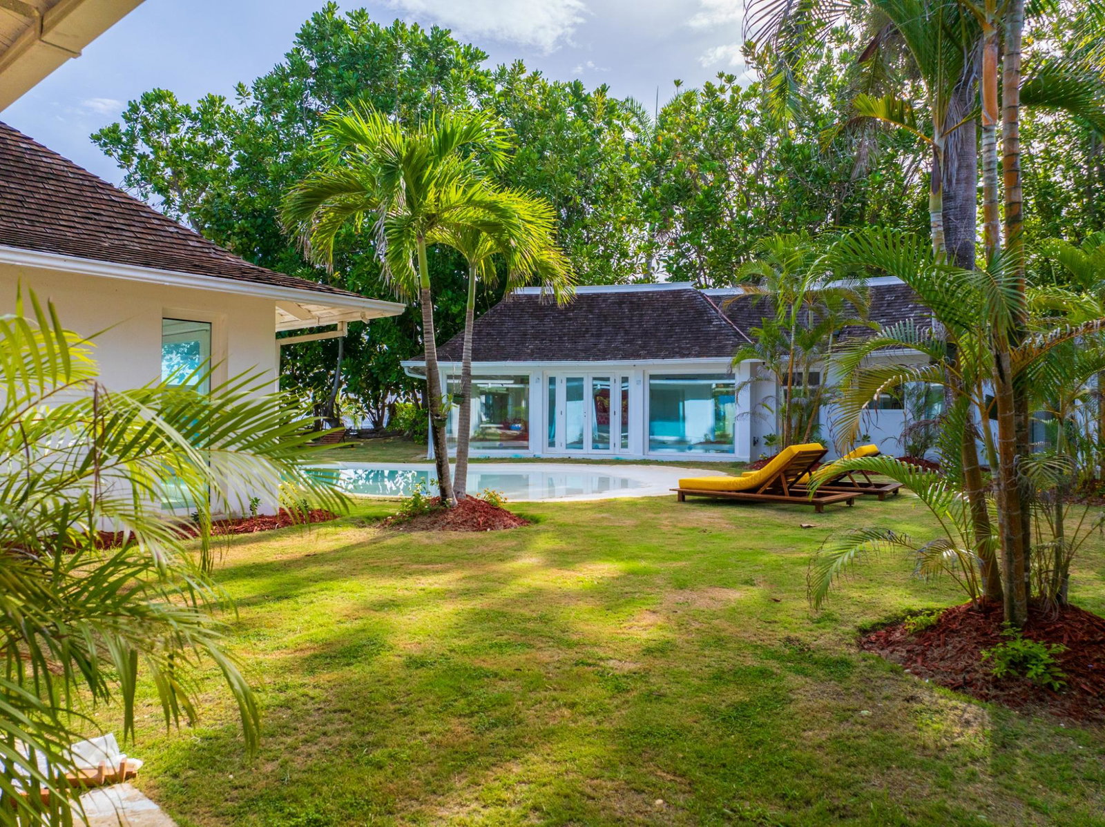Seaclusion-Villa-for-Sale-at-Tryall-Club-Hanover-Luxury-Waterfront-Living Ninth image of Seaclusion- Country Club Drive in Tryall Estate, Hanover, Jamaica - property is For Sale