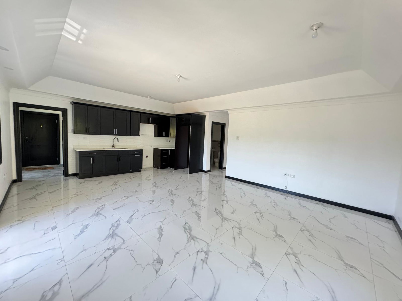 Fourth image of 8-4 Ravinia in Kingston 6, St. Andrew, Jamaica - property is For Rent
