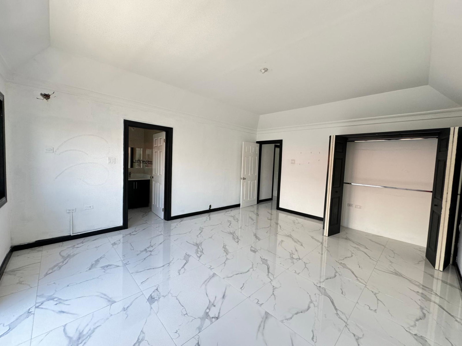 Sixth image of 8-4 Ravinia in Kingston 6, St. Andrew, Jamaica - property is For Rent