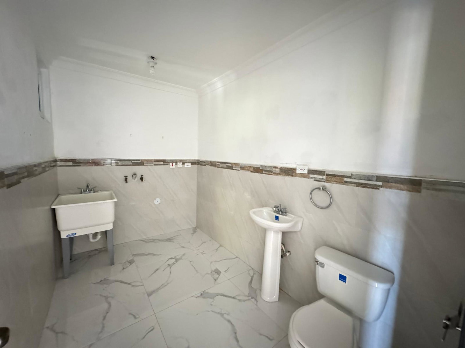 Eighth image of 8-4 Ravinia in Kingston 6, St. Andrew, Jamaica - property is For Rent