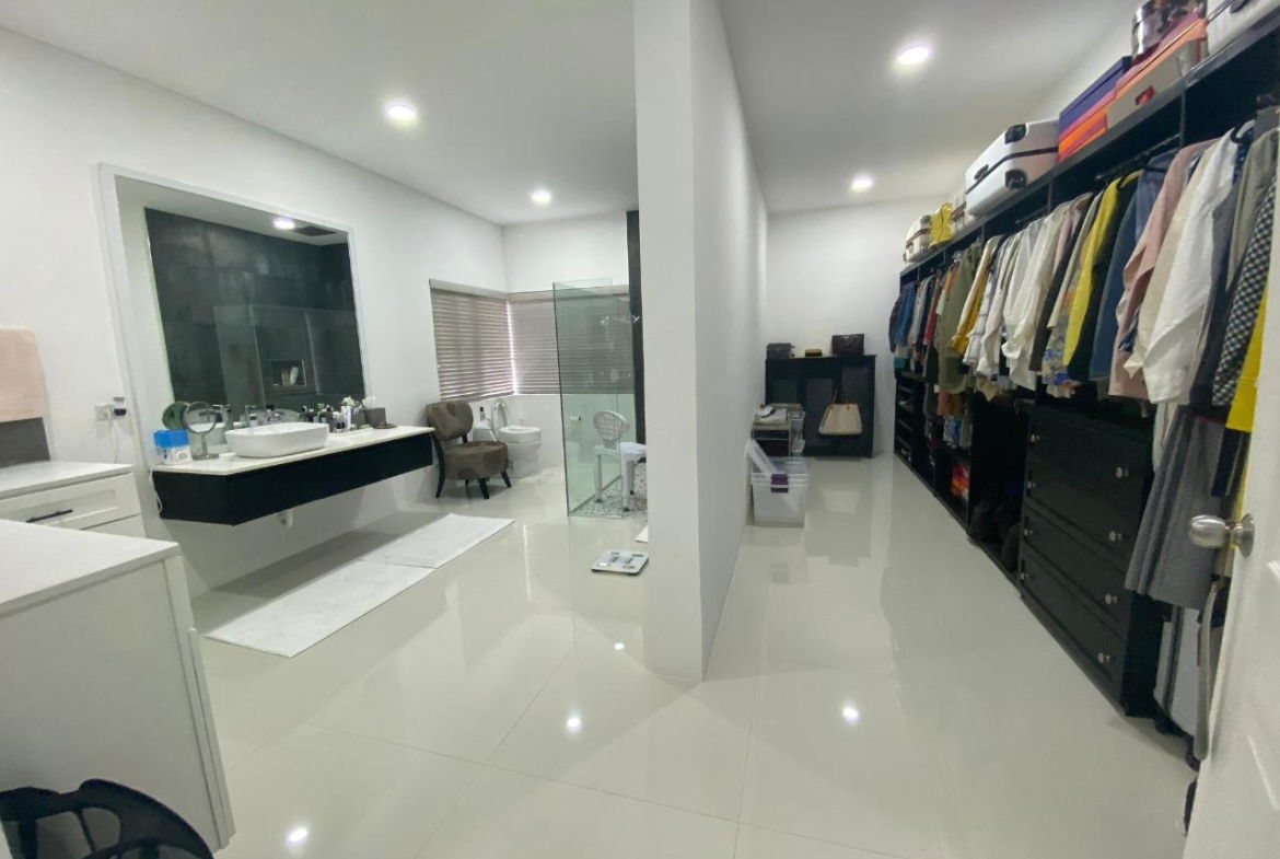 Tenth image of 20 Russell Heights in Kingston 8, St. Andrew, Jamaica - property is For Sale