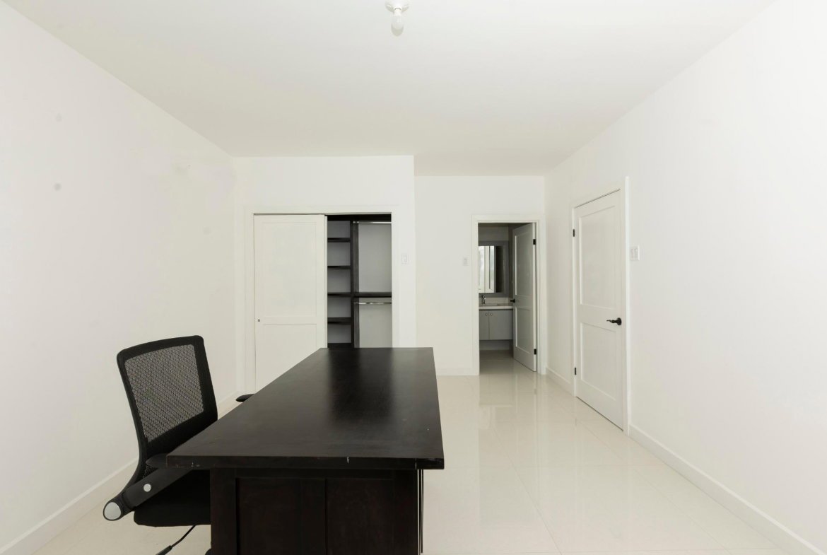 Tenth image of 304-22a East Kings House Road in Kingston 6, St. Andrew, Jamaica - property is For Sale