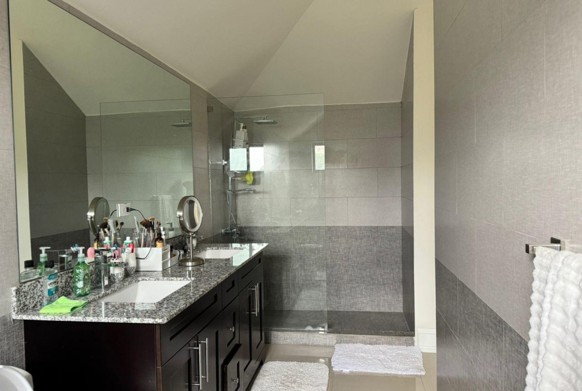 Sixth image of 7-36 West Bellevue Dr, Kgn 19 in Kingston 19, St. Andrew, Jamaica - property is For Rent