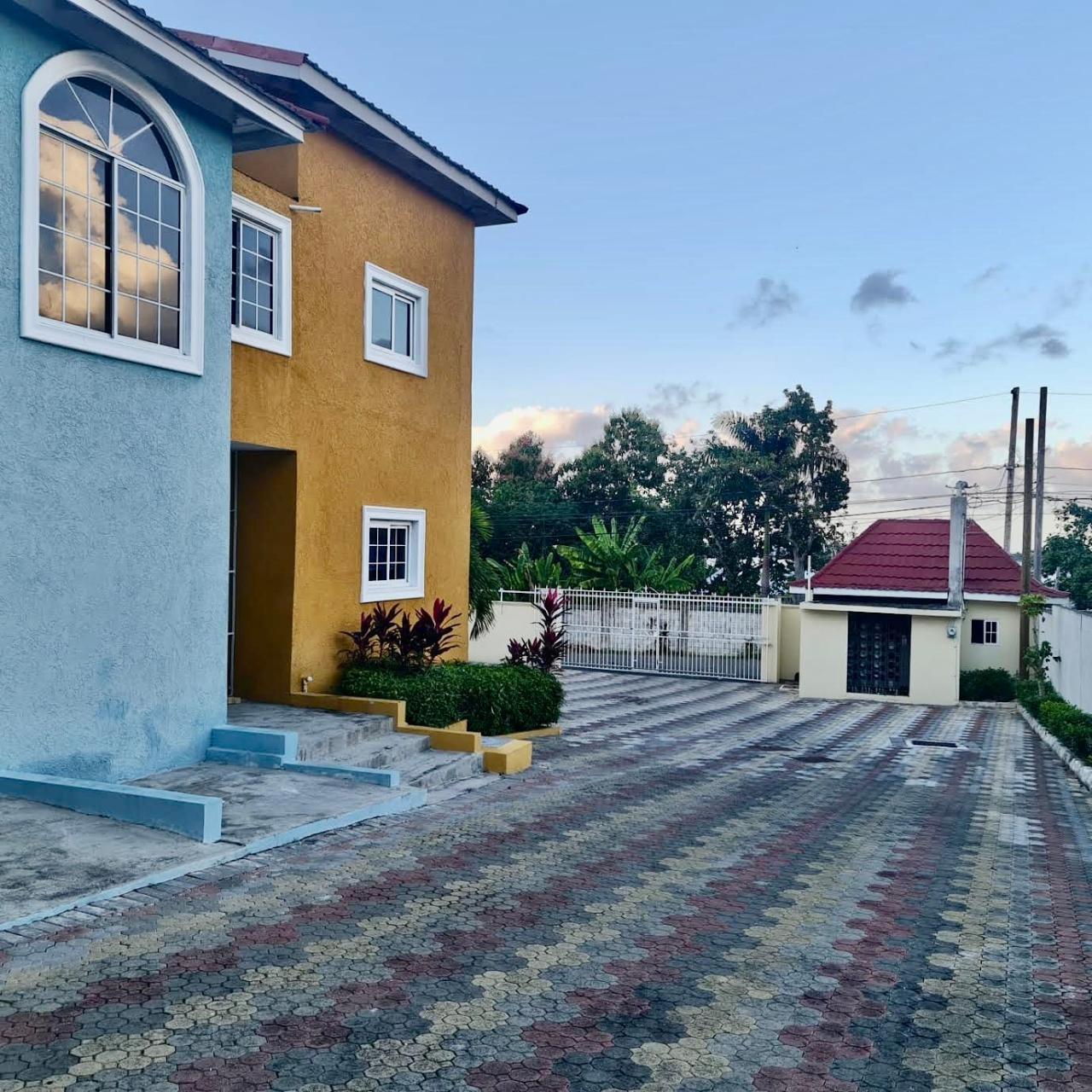 Spacious-3-Bedroom-Apartment-for-Sale-in-Reading-Manor-St.-James Second image of 11- Reading Manor in Reading, St. James, Jamaica - property is For Sale