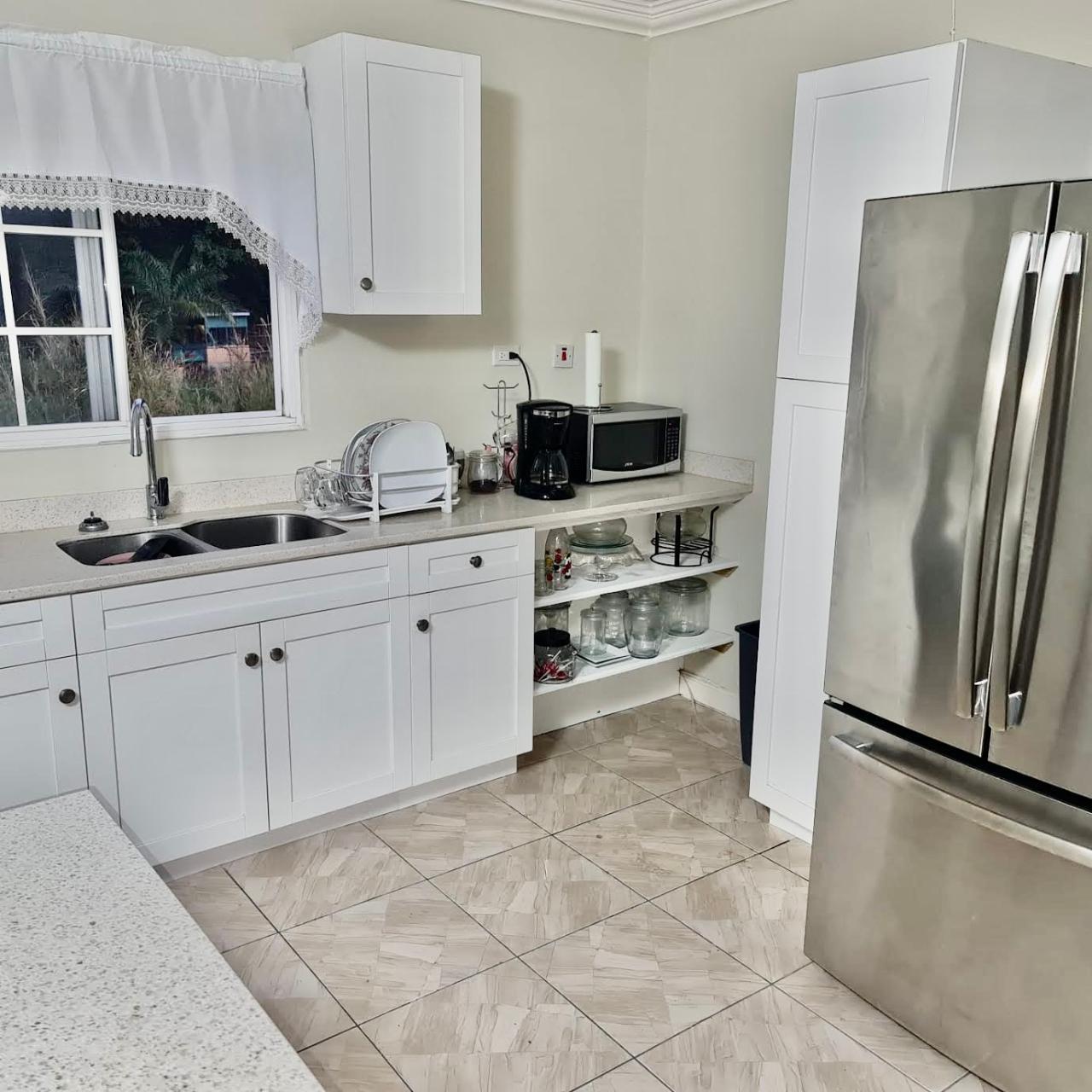 Spacious-3-Bedroom-Apartment-for-Sale-in-Reading-Manor-St.-James Seventh image of 11- Reading Manor in Reading, St. James, Jamaica - property is For Sale