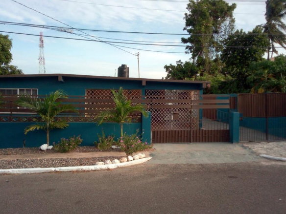 First image of 4 Delido Crescent in Ensom City, St. Catherine, Jamaica - property is For Rent