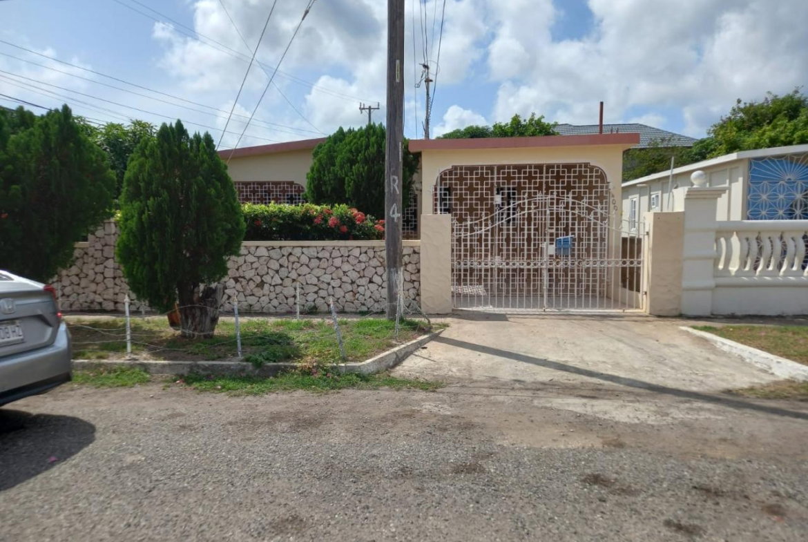 First image of 400 Calvary Way in Hellshire Heights, St. Catherine, Jamaica - property is For Sale