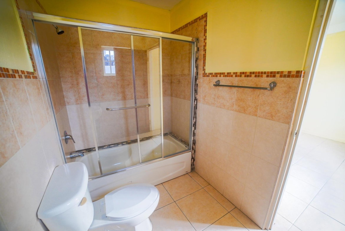Seventeenth image of 5-5 Linstone Crescent, Kingst in Kingston 6, St. Andrew, Jamaica - property is For Rent