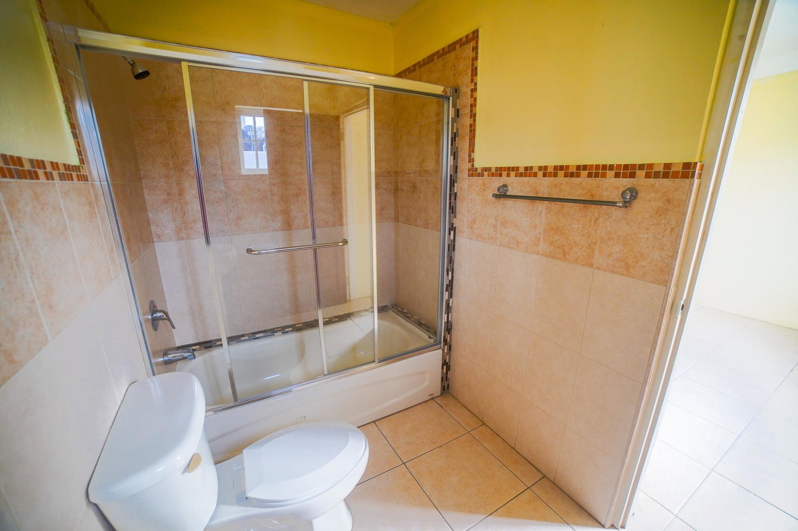 Seventeenth image of 5-5 Linstone Crescent, Kingst in Kingston 6, St. Andrew, Jamaica - property is For Rent