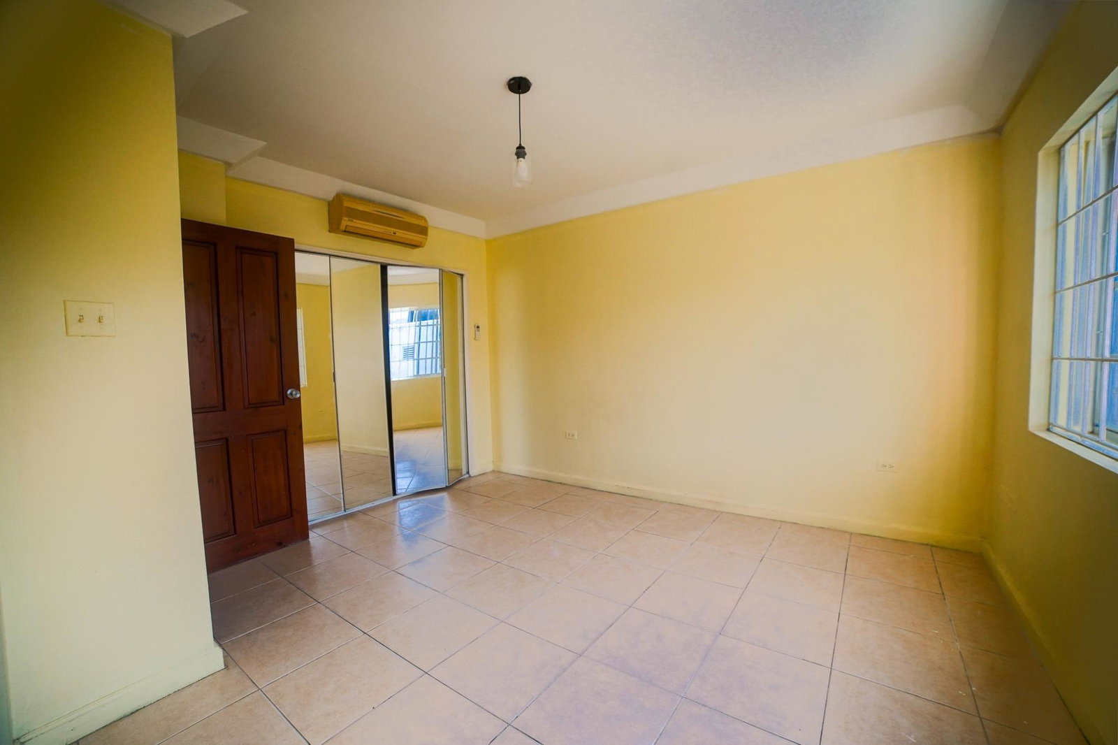 Twenty-Seventh image of 5-5 Linstone Crescent, Kingst in Kingston 6, St. Andrew, Jamaica - property is For Rent