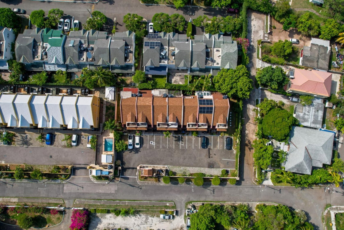 Seventh image of 5-5 Linstone Crescent, Kingst in Kingston 6, St. Andrew, Jamaica - property is For Rent