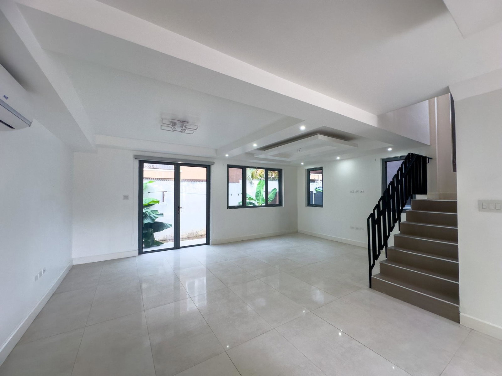 Fifteenth image of 16-27-29 Hopefield Avenue, Kingsto in Kingston 6, St. Andrew, Jamaica - property is For Rent