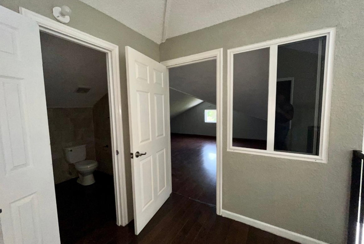 Twentieth image of 21-3 Washington Drive, Kgn 10 in Kingston 10, St. Andrew, Jamaica - property is For Rent