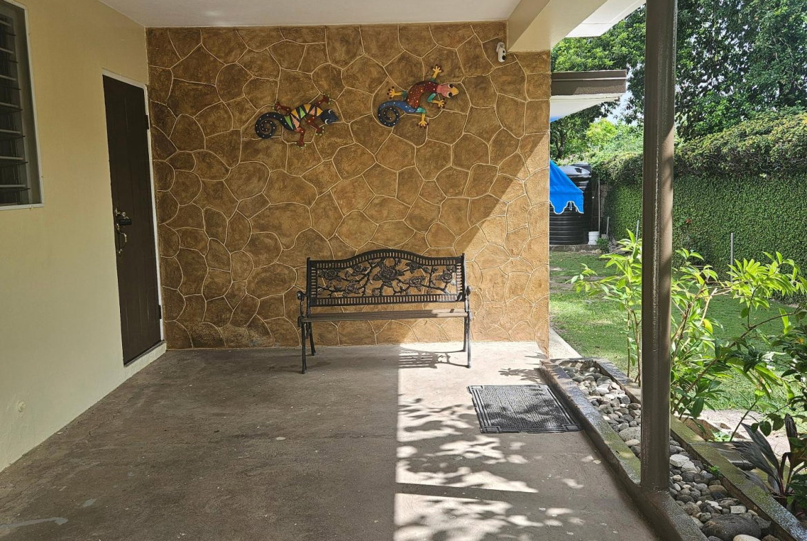 Fifth image of 9 Gloucester Ave, Kgn 6 in Kingston 6, St. Andrew, Jamaica - property is For Rent