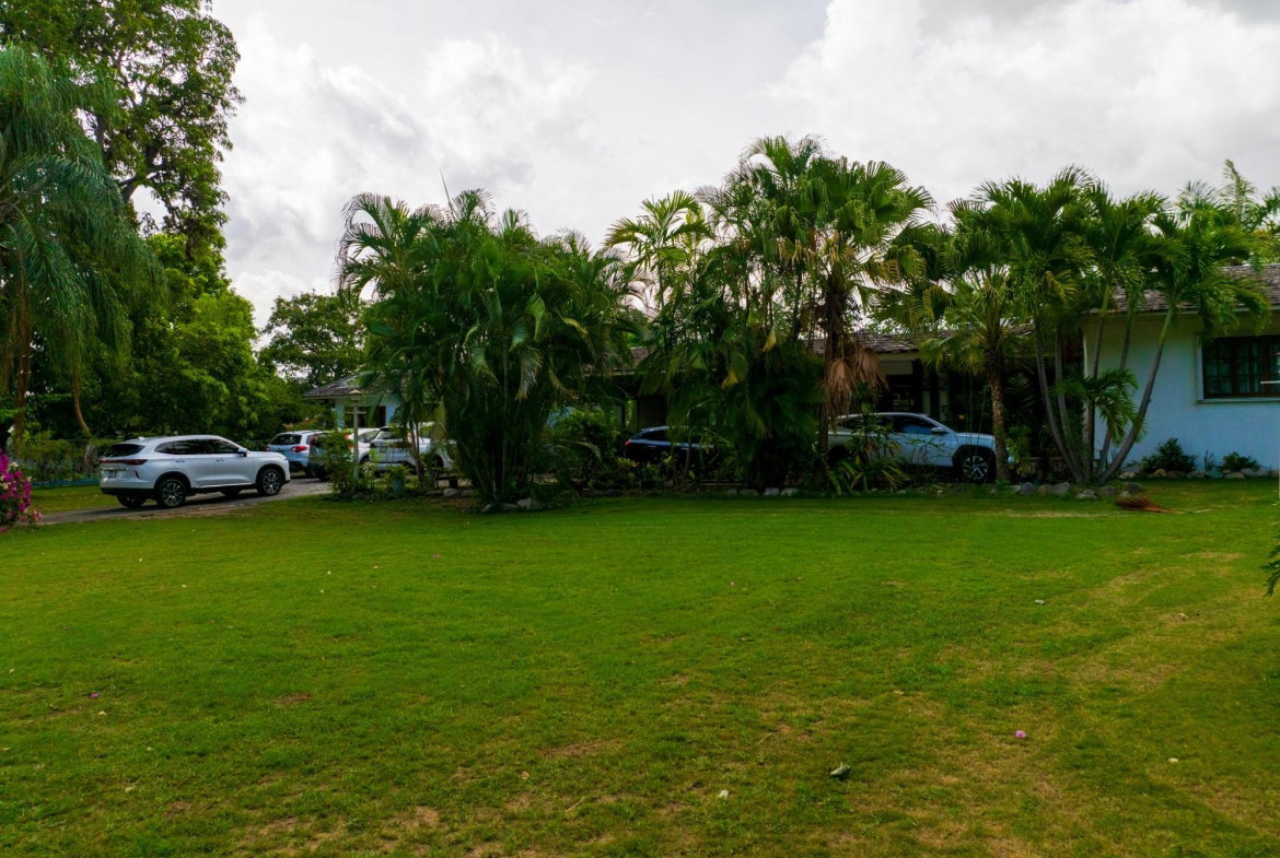 Eleventh image of 26 Earls Court in Kingston 8, St. Andrew, Jamaica - property is For Rent