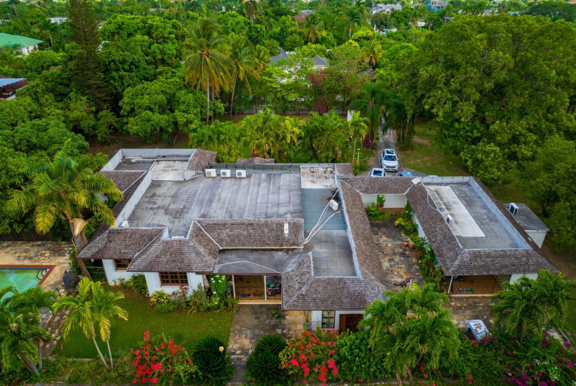Sixth image of 26 Earls Court in Kingston 8, St. Andrew, Jamaica - property is For Rent