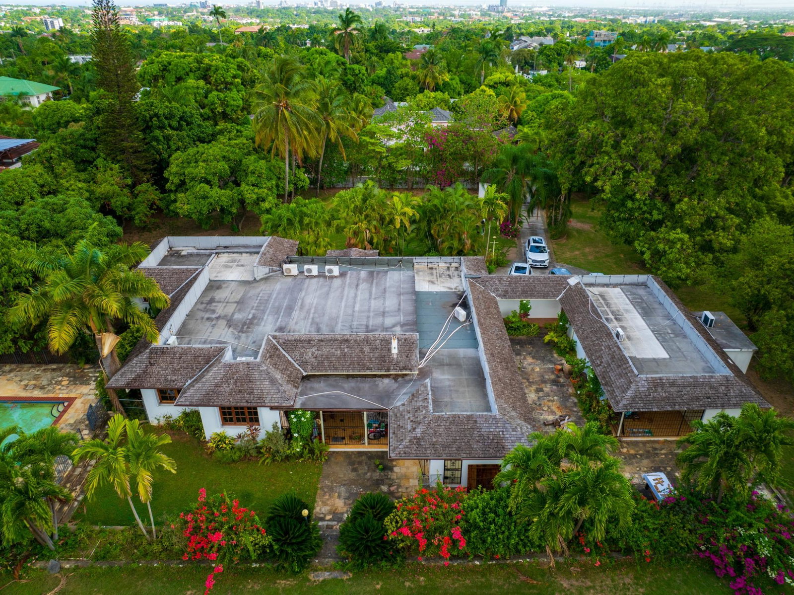 Sixth image of 26 Earls Court in Kingston 8, St. Andrew, Jamaica - property is For Rent