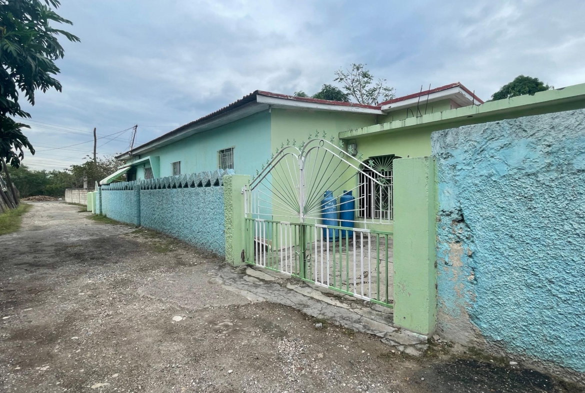Thirteenth image of Main Road, Old Harbour in Old Harbour, St. Catherine, Jamaica - property is For Sale
