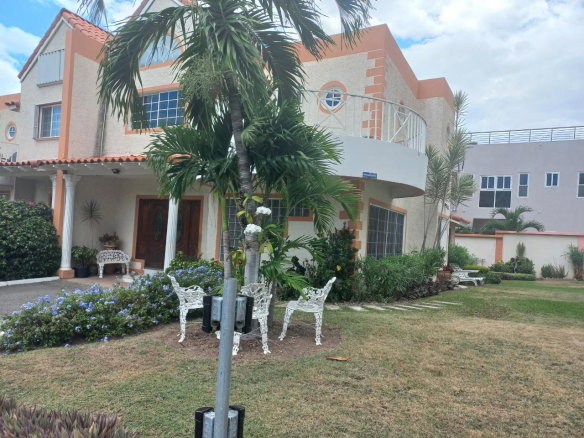 First image of 3-2 Tyndhurst Avenue in Kingston 6, St. Andrew, Jamaica - property is For Sale